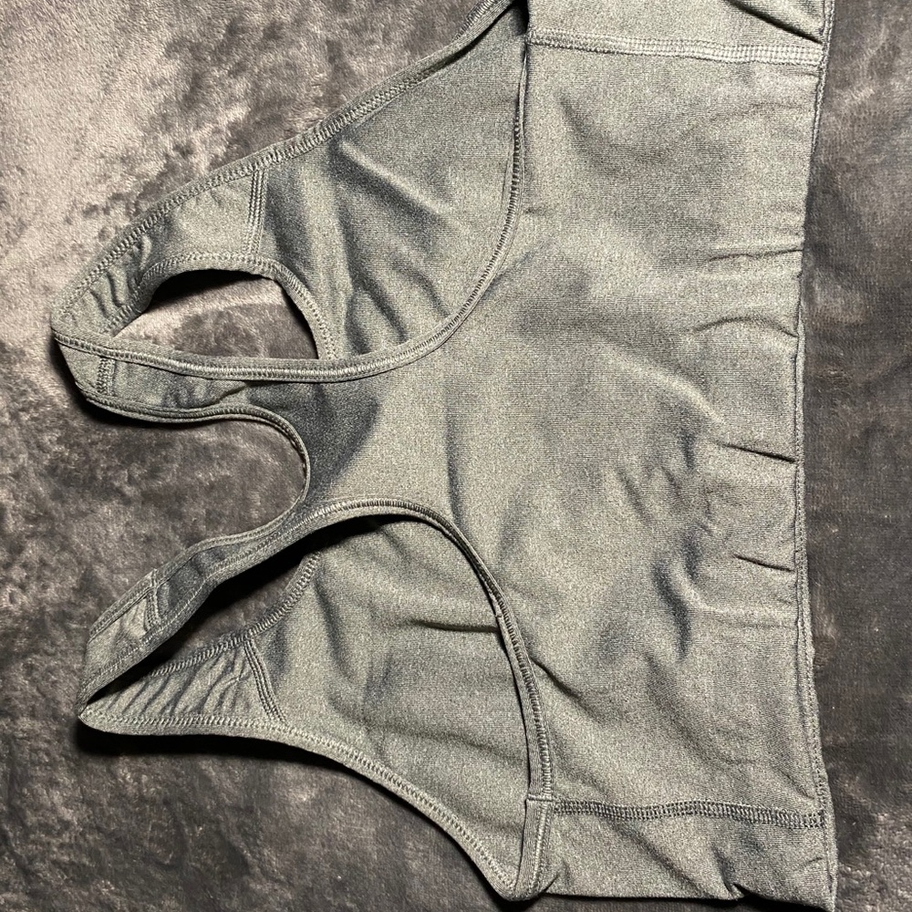 Gym top - Picture 3 of 3
